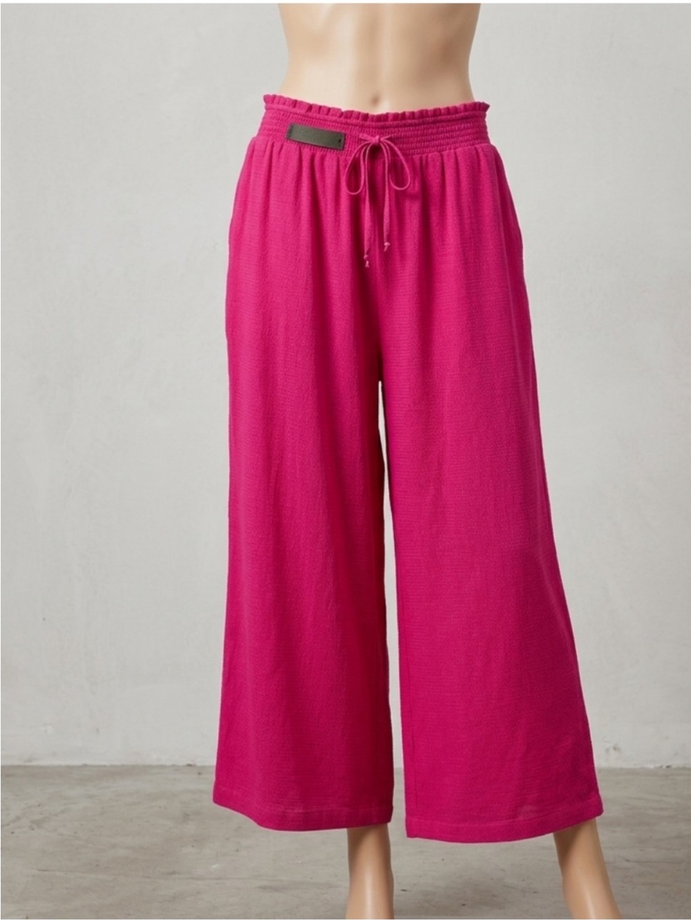 Beldini High Waisted Wide Leg
Cropped Pants Size 2X